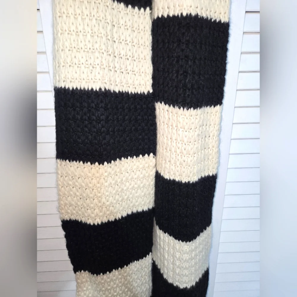 Club Monaco Men's Long Knit Cashmere Scarf
